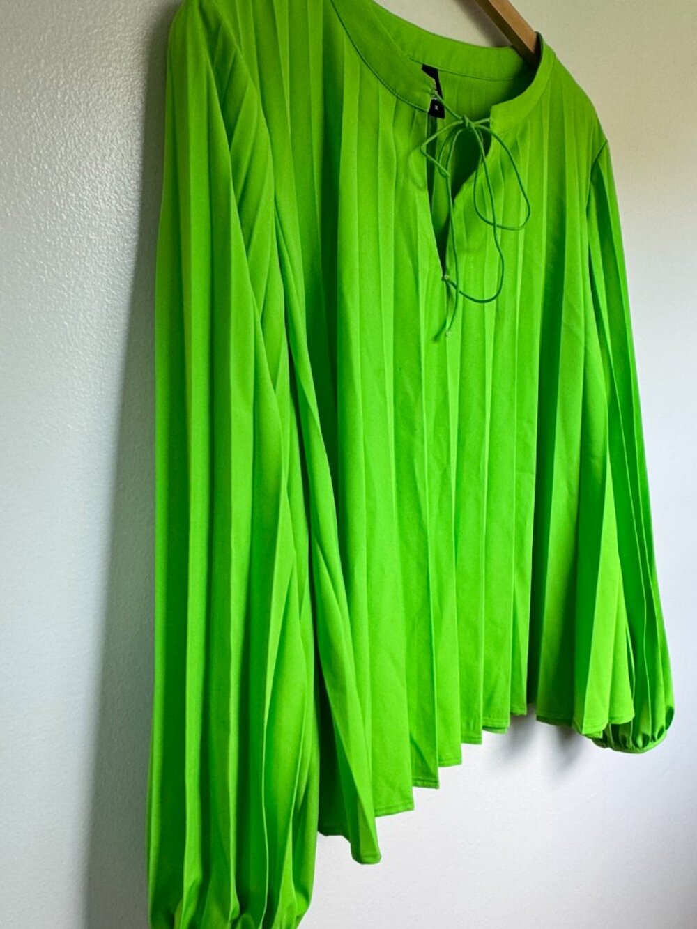 Womens Lime Green Pleated Tie Neck Blouse Split Balloon Sleeve Top Y2K sz(M) - Picture 5 of 9